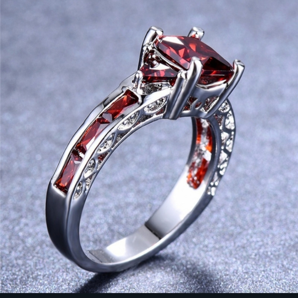Beautiful Ruby Ring - Picture 4 of 7